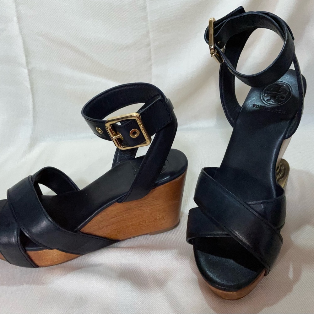 Elegant Navvy Wedge Tory Burch Sandals